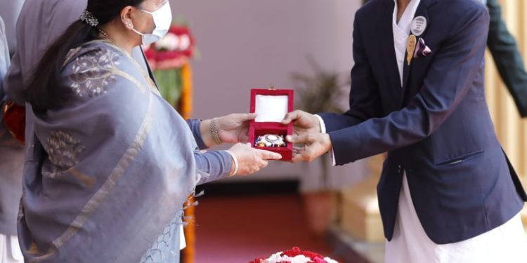 नमुना बने निरौला (राष्ट्रपतिबाट जनसेवा श्री पदक तथा बिभुषण प्राप्त)