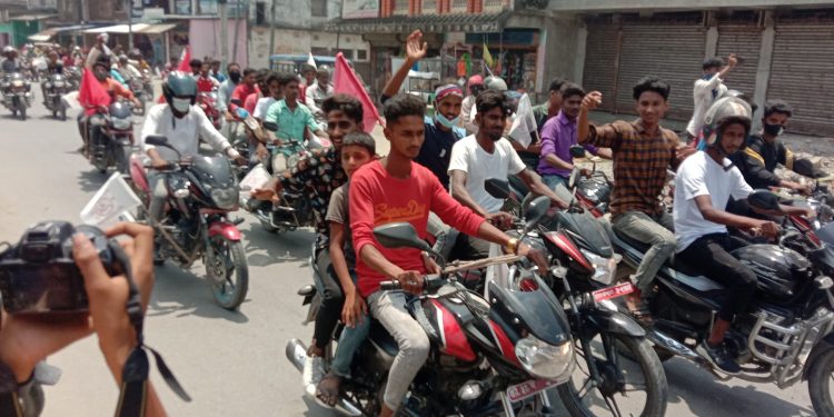 इनरुवामा नेकपा माओवादीको मोटरसाईकल रयाली