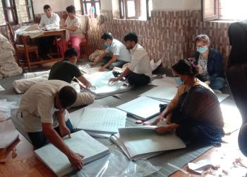 निर्वाचनका लागि आइपुगेका सामग्री मतदान केन्द्रमा पठाउने तयारी