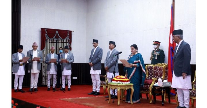नवनियुक्त मन्त्रीहरुद्वारा शपथ