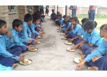 दिवा खाजाबारे अभिभावक : ‘एक त काच्चै हुन्छ त्यो पनि आधा पेट मात्रै’