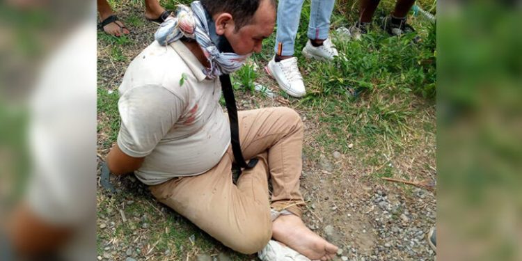 लिफ्ट दिँदा भारतीयले कारसहित लुटेरा फरार