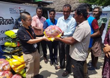 सुनसरी र उदयपुरका कोशी बाढी प्रभावित परिवारलाई राहत वितरण