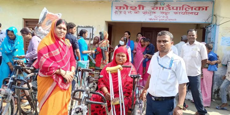 अपांगता भएका व्यक्तिहरुलाई सहायक सामग्री