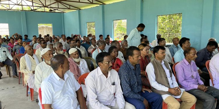 एमालेको घरदैलौ सुरु, विभिन्न पार्टी त्यागेर एमालेमा प्रवेश