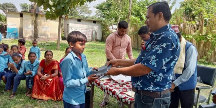 बालदिवशका विभिन्न कार्यक्रमका विजयी प्रतियोगिहरुलाई पुरस्कार