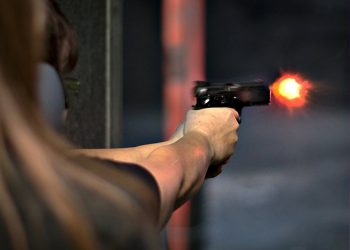 प्रेमिकाले कुरा गर्न छोडेको भन्दै हानियो गोली