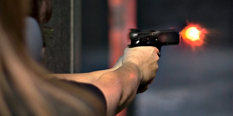 प्रेमिकाले कुरा गर्न छोडेको भन्दै हानियो गोली