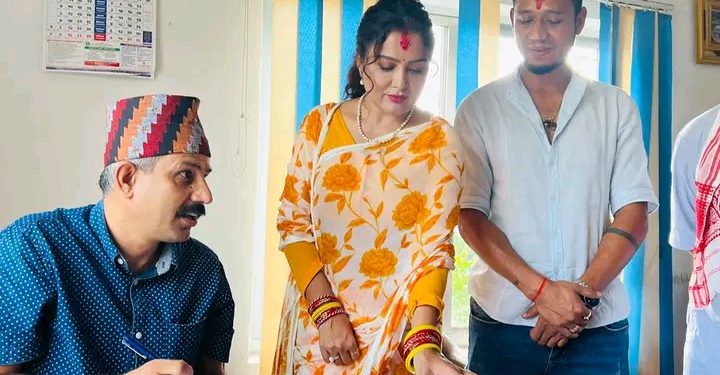 उम्मेदवारी दर्ता गराउँदै रेखाले भनिन्- मोरङका जनताले विद्रोह गर्दैछन्