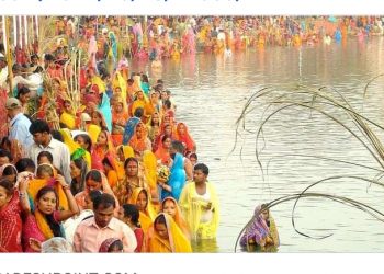सुनसरीमा जलासयको अभावमा घर अगाडि कृत्रिम पोखरीमा छठ पर्वको तयारी 