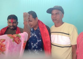 विद्यालय व्यवस्थापन समितिका पदाधिकारीलाई सम्मान