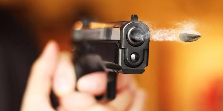 प्रेमीकाे गाेली लागेर हत्या, प्रेमीकाकाे अवस्था समान्य