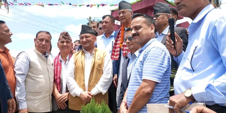 देउवाद्धारा बबियामा महामानव बीपी कोइरालाको पूर्णकदको सालिक अनावरण 