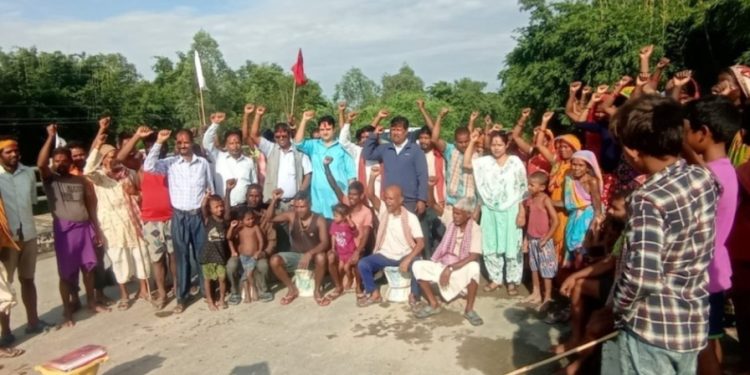 विभिन्न विभिन्न पार्टी त्यागेर ५० बढी माओवादीमा प्रदेश