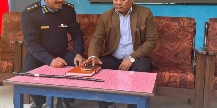 दुहबीनगरपालिका प्रमुखले प्रबिधी सग प्रहरी मोबाइल एप्सको उद्घाटन 