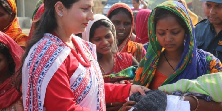 नेपाल प्रहरी श्रीमती संघद्वारा लत्ता कपडा तथा स्टेनशरी बितरण