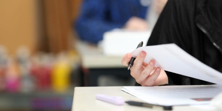 इनरुवामा गैरकानुनी काम कक्षा ८ को ग्रेड वृद्धि परीक्षामा मोनोपोली पूर्ण ग्रेड वृद्धिको नतिजा सार्वजनिक गर्ने समयमा अझै परिक्षाकै तयारी 