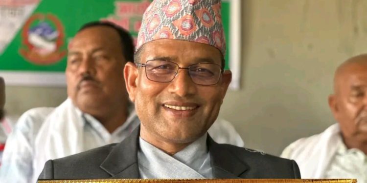 संविधान दिवस अवसरमा कोशी गाउँपालिका अध्यक्ष ऐयूव अंसारीलाई सम्मान