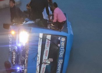 सप्तकोसीमा खसेको बसमा सबार सबैको उद्धार