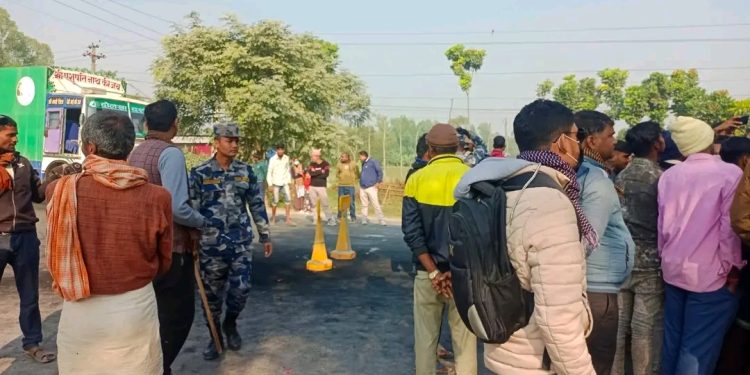 भारतबाट ल्याइएको ब्रोकाउली बरामद: भाेक्राहा फुलचाेकमा स्थानीयले गरे चक्काजाम