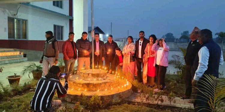 भोक्राहा नरसिंह प्रजातन्त्र दिवसको अवसरमा दीप प्रज्वलन सम्पन्न