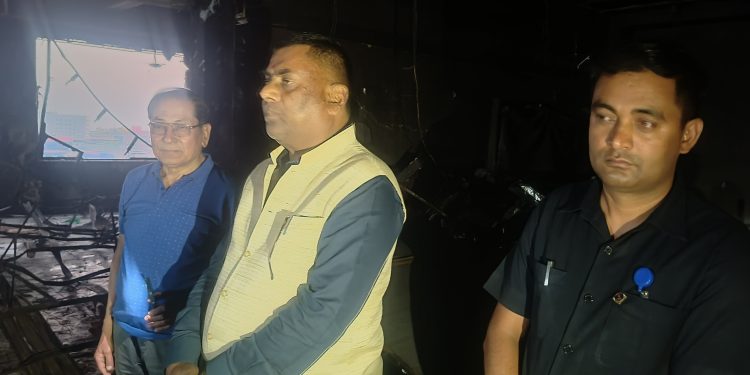 सेन्टर प्लाजामा आगलागी: कोशी प्रदेशका मन्त्री मण्डलले क्षतिको निरीक्षण गरी सहयोगको पहल